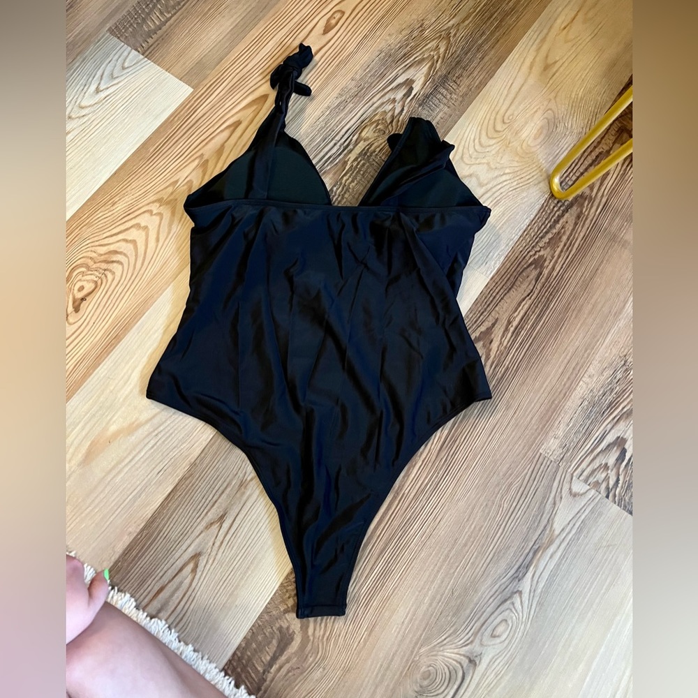 Black Plus Size V-Neck Tie Shoulder One Piece Swimsuit Padded 2XL Beach Summer - Picture 2 of 3